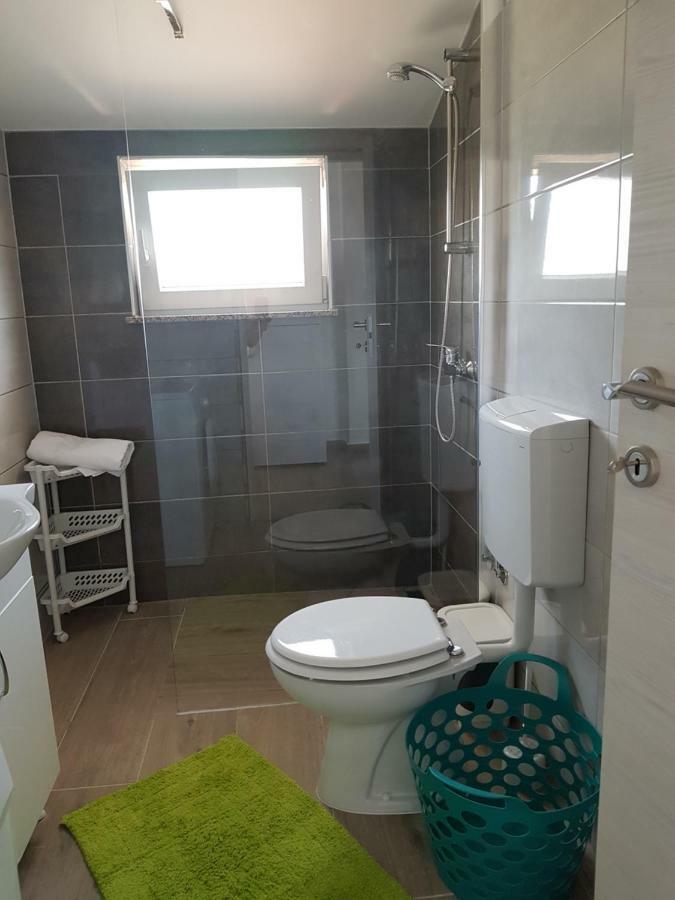 Nora Stinjan Apartment Pula