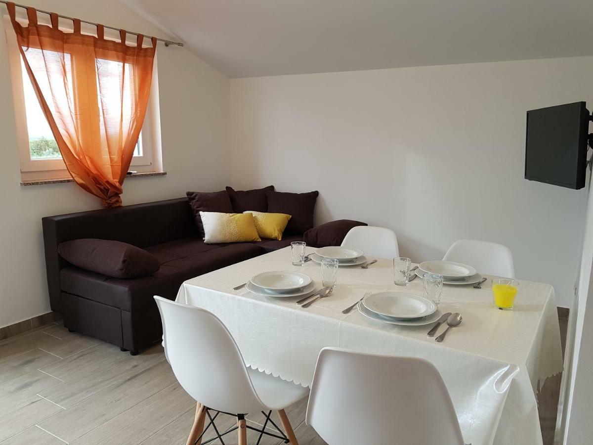Nora Stinjan Apartment Pula